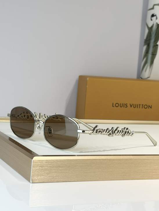 Picture of Louis Vuitton Sunglasses _SKUfw79683822fw